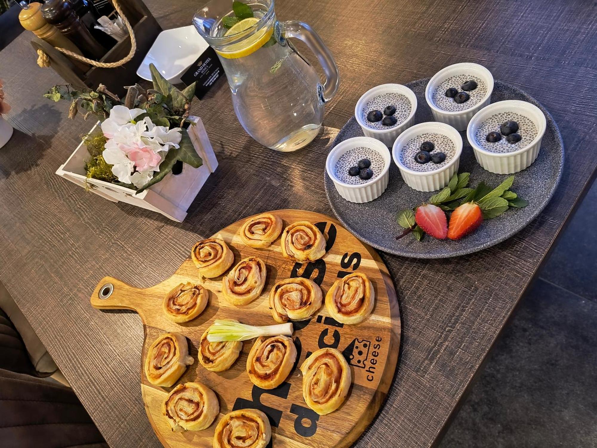 Grand Hotel Senica, Garni Bagian luar foto