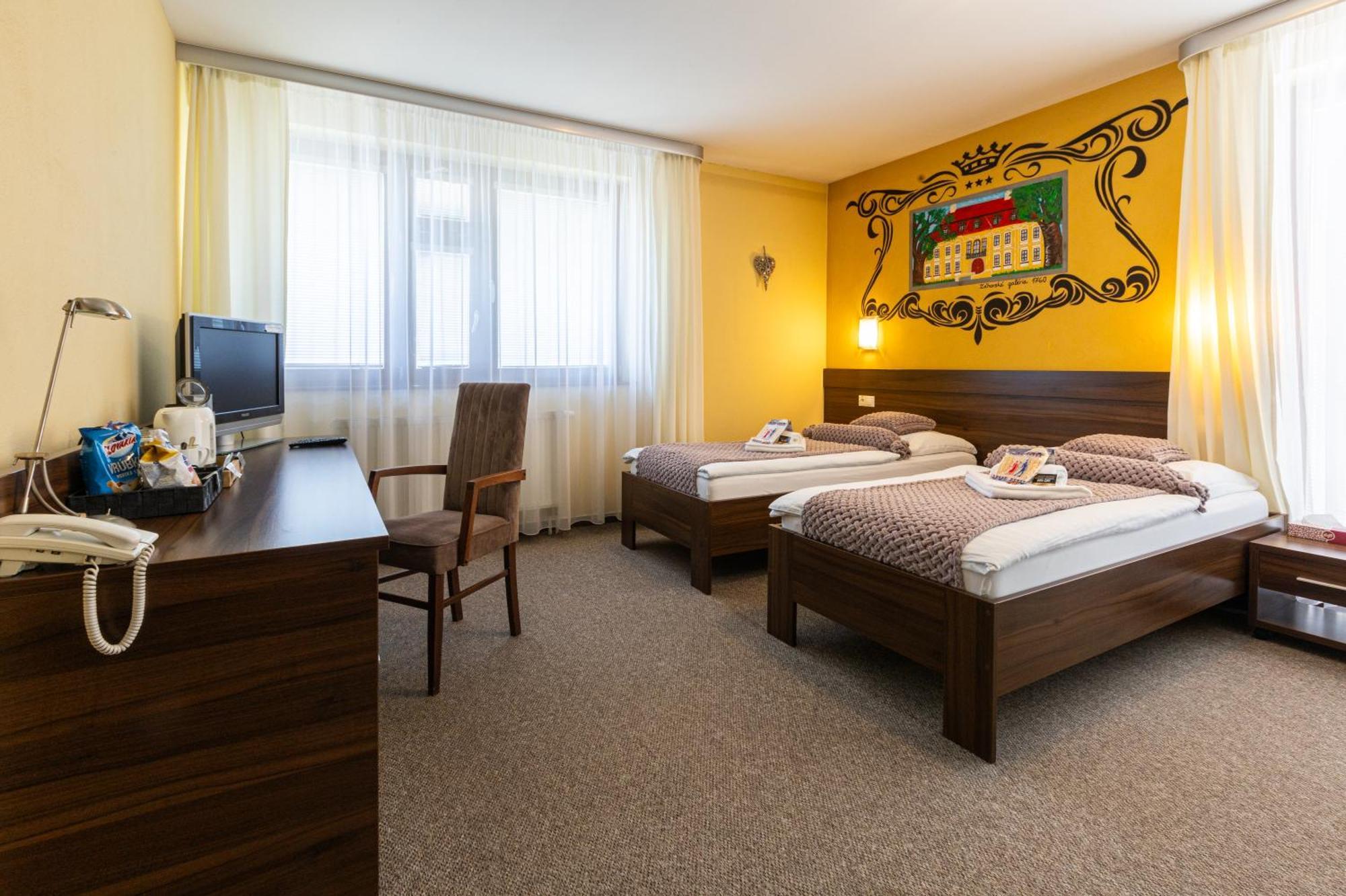 Grand Hotel Senica, Garni Bagian luar foto