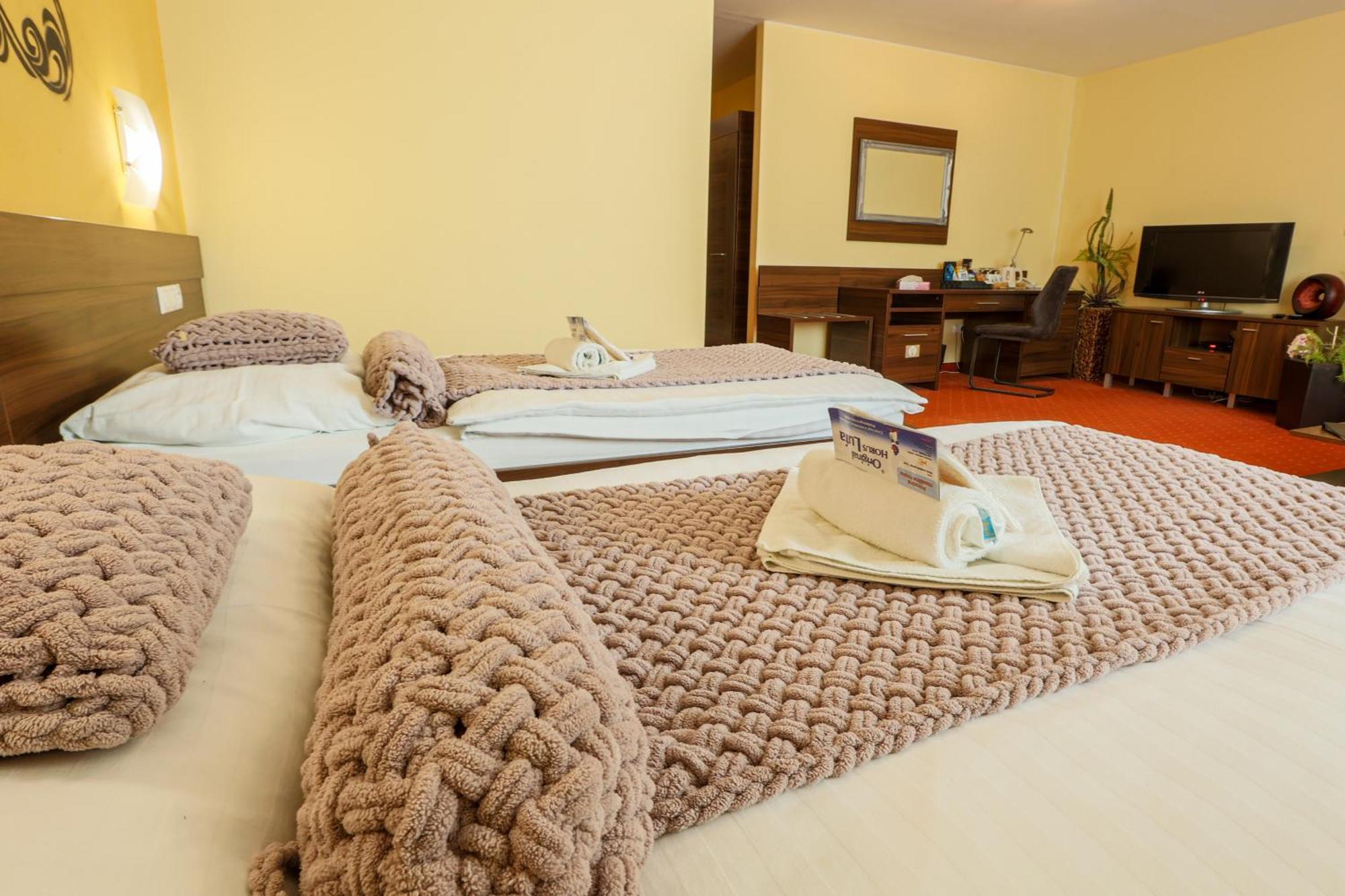 Grand Hotel Senica, Garni Bagian luar foto
