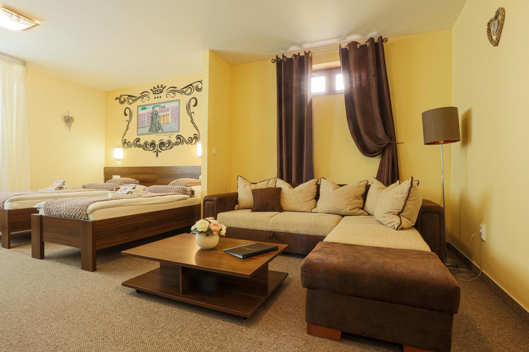 Grand Hotel Senica, Garni Bagian luar foto