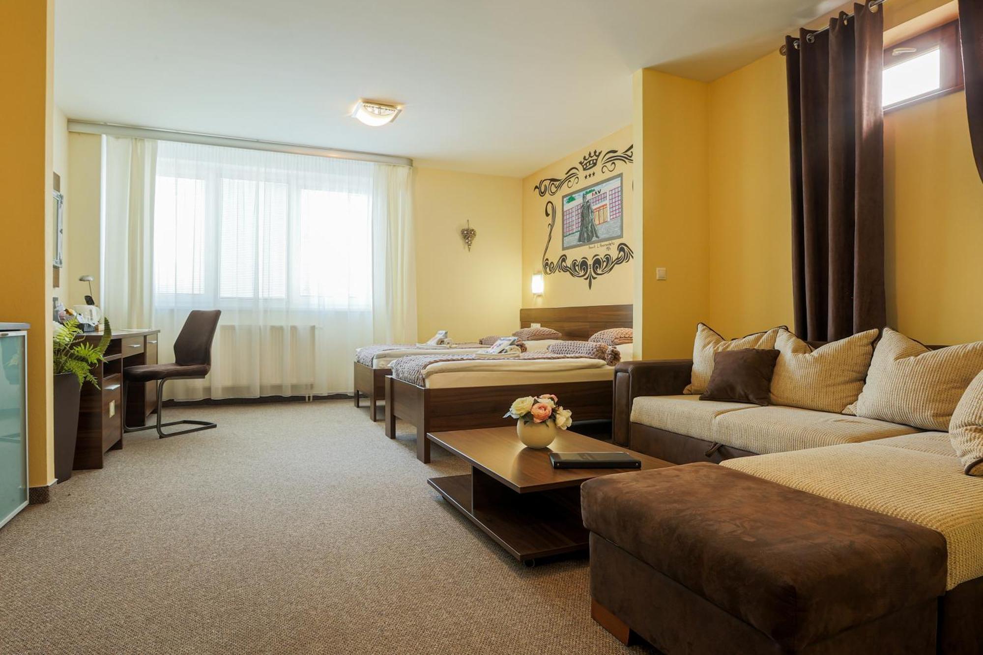 Grand Hotel Senica, Garni Bagian luar foto